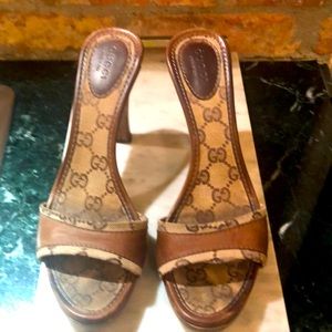 Gucci wood monogram heels